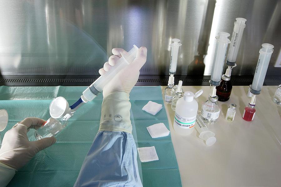 Procytox Cytotoxic Drug Preparation #1 by John Thys / Reporters / Science Photo ...