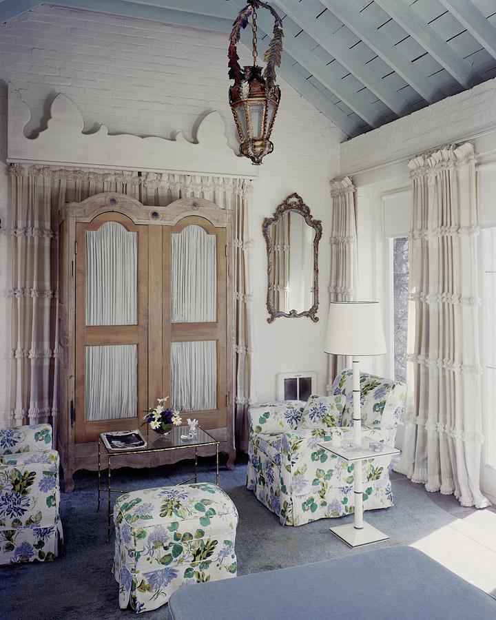 Charming Floral Living Room Photograph - A Guest Room At Hickory Hill by Tom Leonard