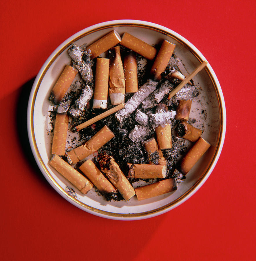 cigarette ash tray Ceramic Ashtray Round designed for portable Ash Tray Full Of Butts