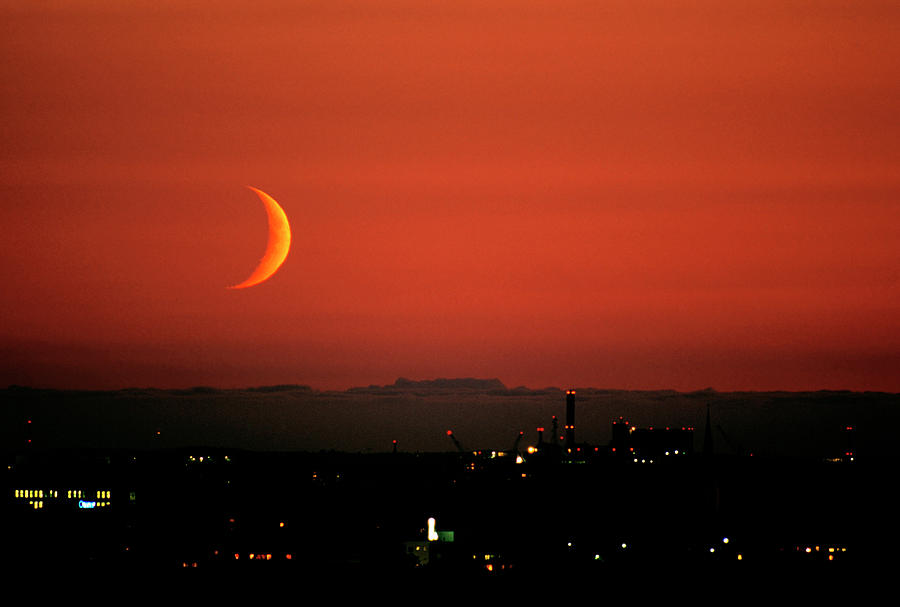 Crescent Moon by Pekka Parviainen / Science Photo Library