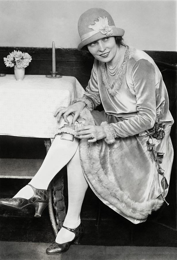 Garter flask, 1920s prohibition by Library Of Congress / Science Photo Library Garter flask, 1920s prohibition by Library Of Congress / Science Photo Library