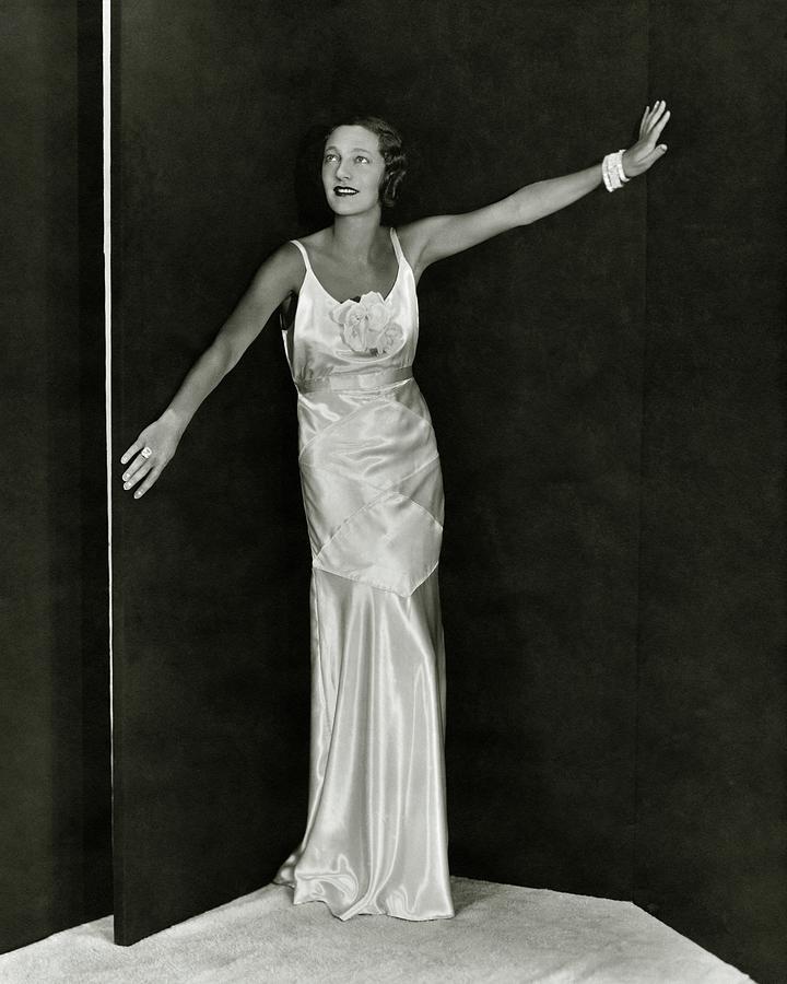 gertrude designer dress Gertrude Lawrence In A Molyneux Dress by George Hoyningen-Huene