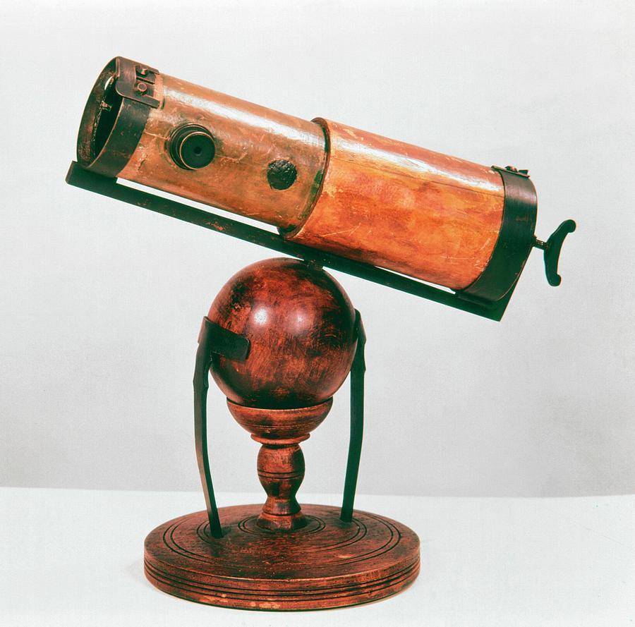 Replica Of Newton's Reflecting Telescope by Universal History Archive ...