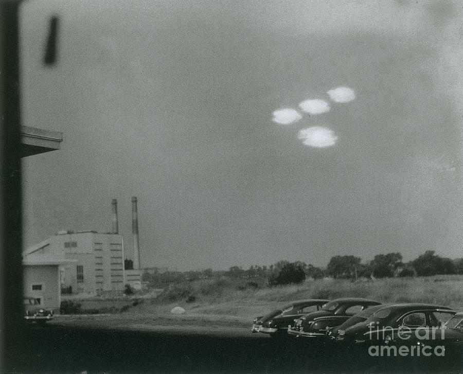 Salem Ufo Sighting, 1952 by Science Source