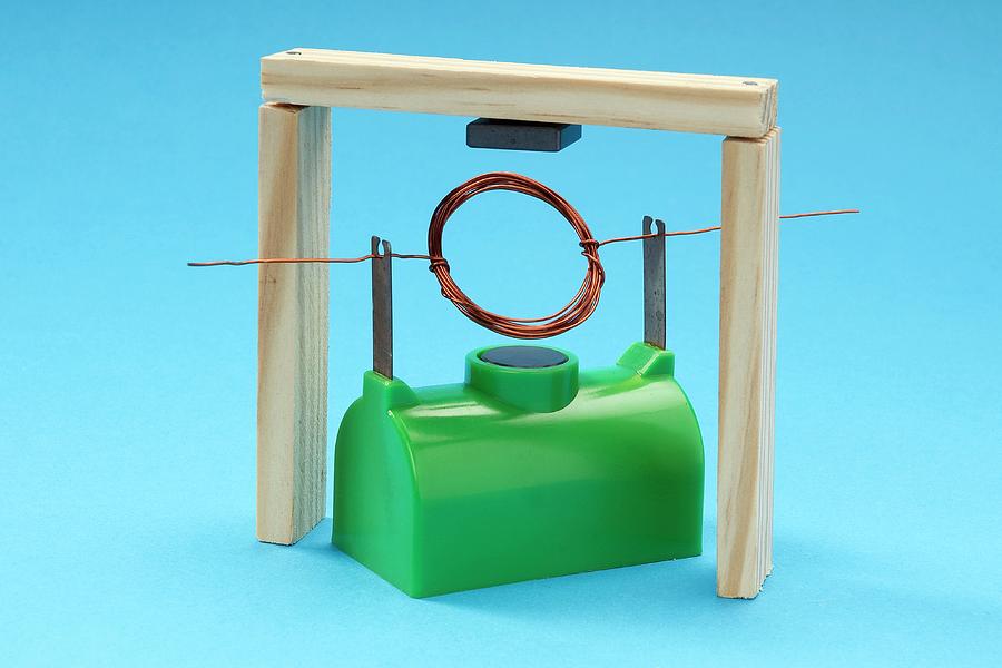 Simple Motor by Trevor Clifford Photography / Science Photo Library