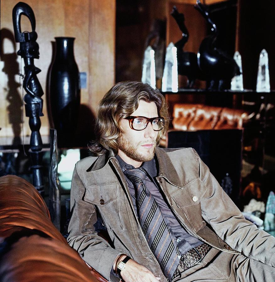 porter le bonheur　Yves Saint Laurent Yves Saint Laurent At Home by Horst P. Horst