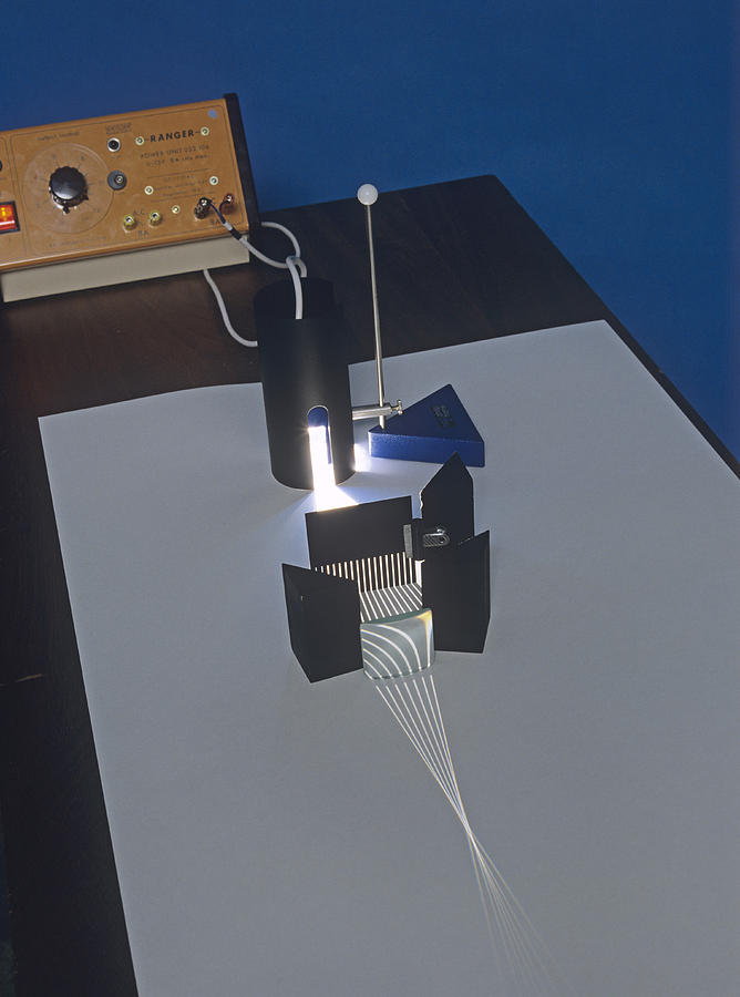 Focusing Light by Andrew Lambert Photography / Science Photo Library