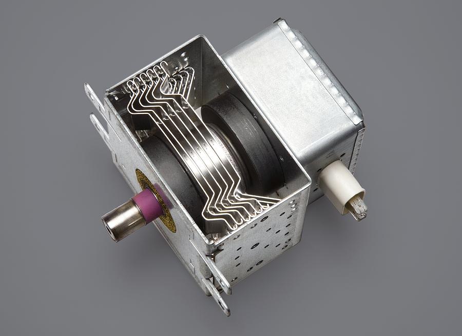Magnetrones Microwave Oven Magnetron by Sheila Terry / Science Photo Library