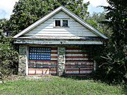 Old Glory Garage Photograph by Richard Reeve