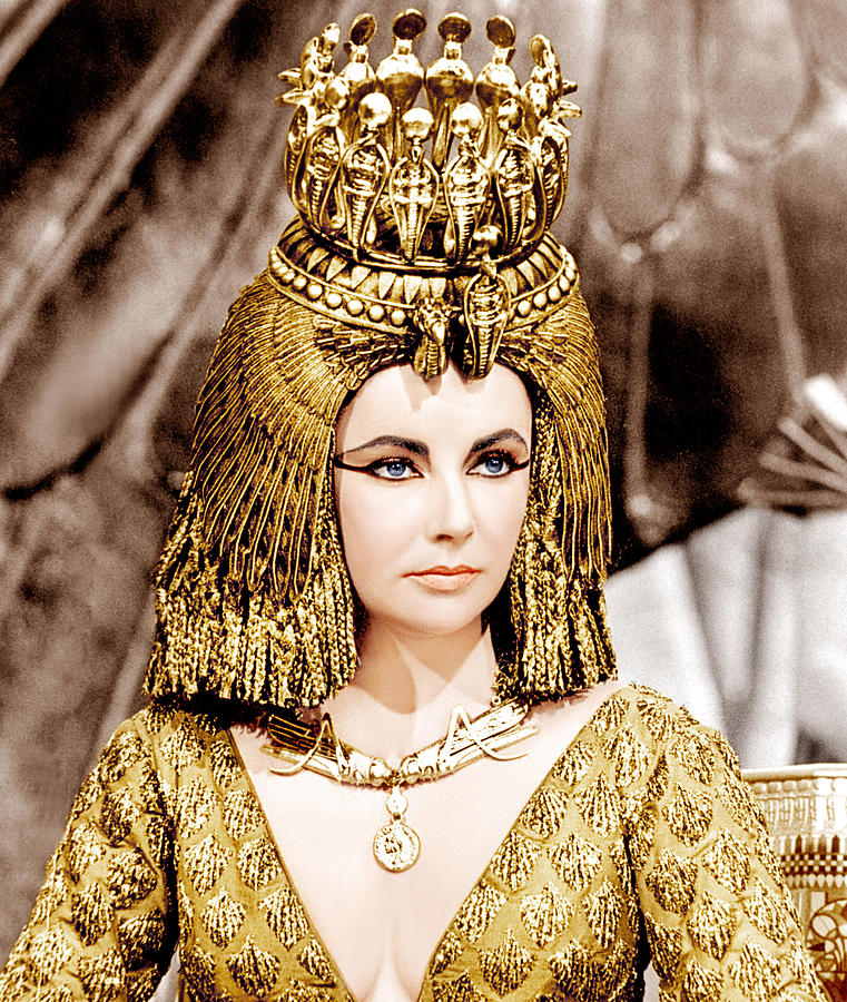 elizabeth taylor cleopatra gold dress For "Cleopatra", 26.000 costumes were designed, including at least 65 outfit changes for Elizabeth Taylor, made by Irene Sharaff. One of these included a 24-carat gold cloth cape that was designed to