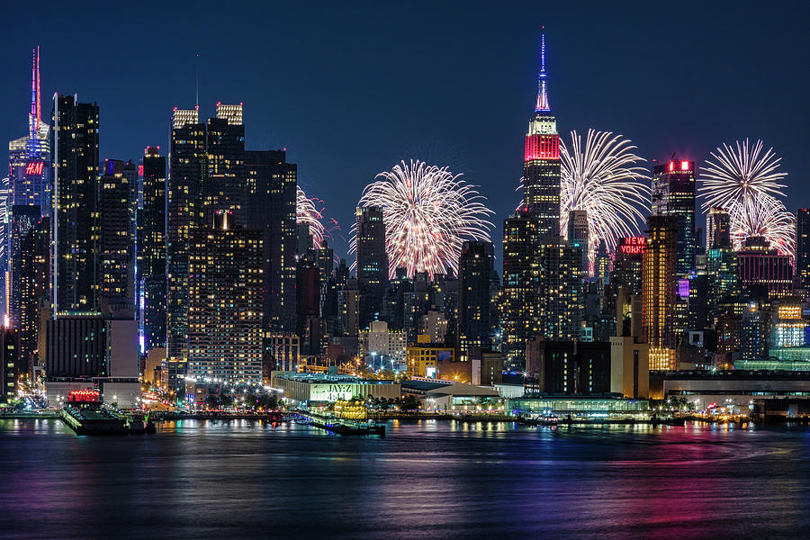 Fireworks Over New York City Skyline Photograph - NYC 4th Of July Fireworks Celebration by Susan Candelario
