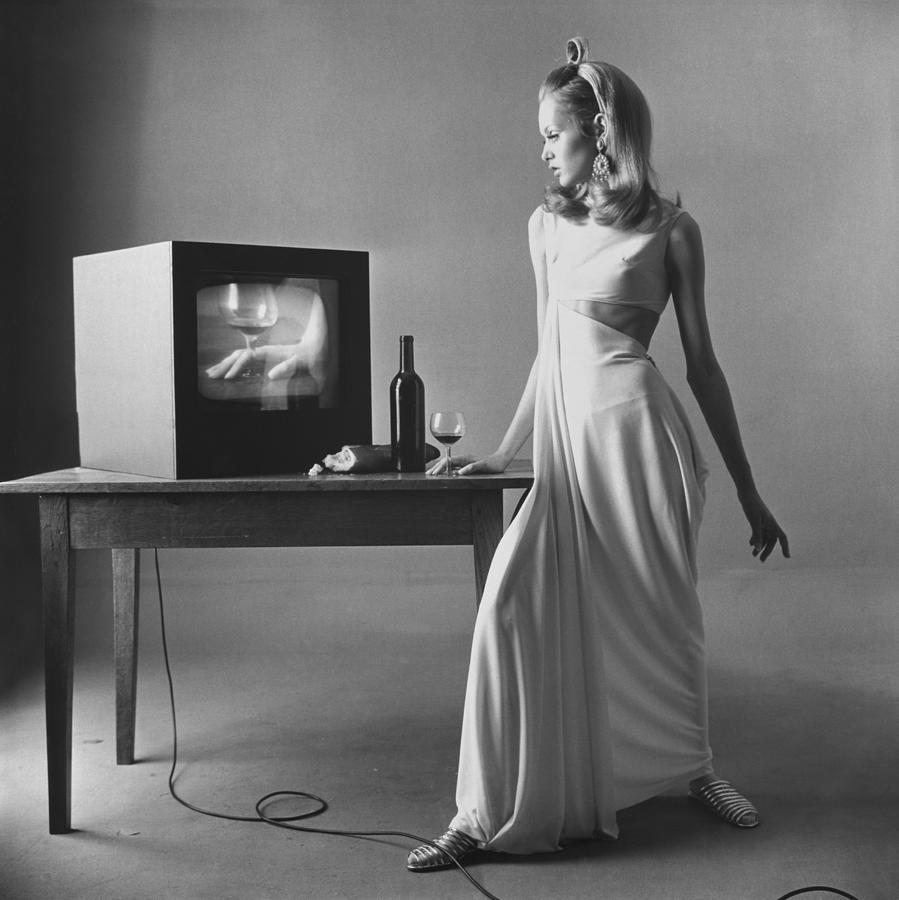 Retro Fashion and Television Scene Photograph - Twiggy With Television Monitor by Bert Stern