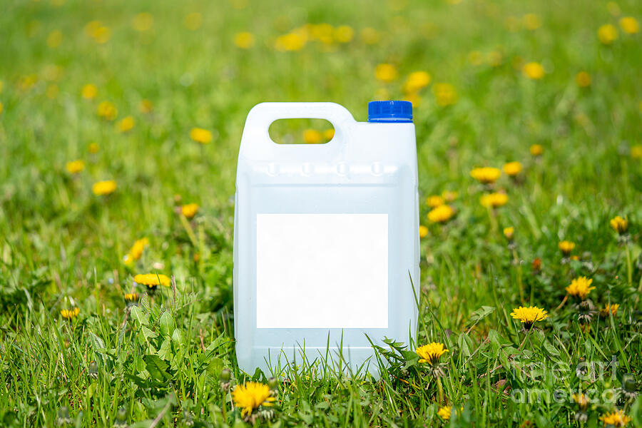 White Container Science White Plastic Container With Fertiliser #3 by Wladimir Bulgar / Science ...