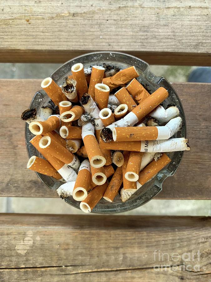 why are polly's cigarettes black How many cigarettes do Cillian Murphy, Paul Anderson & the cast of Peaky  Blinders