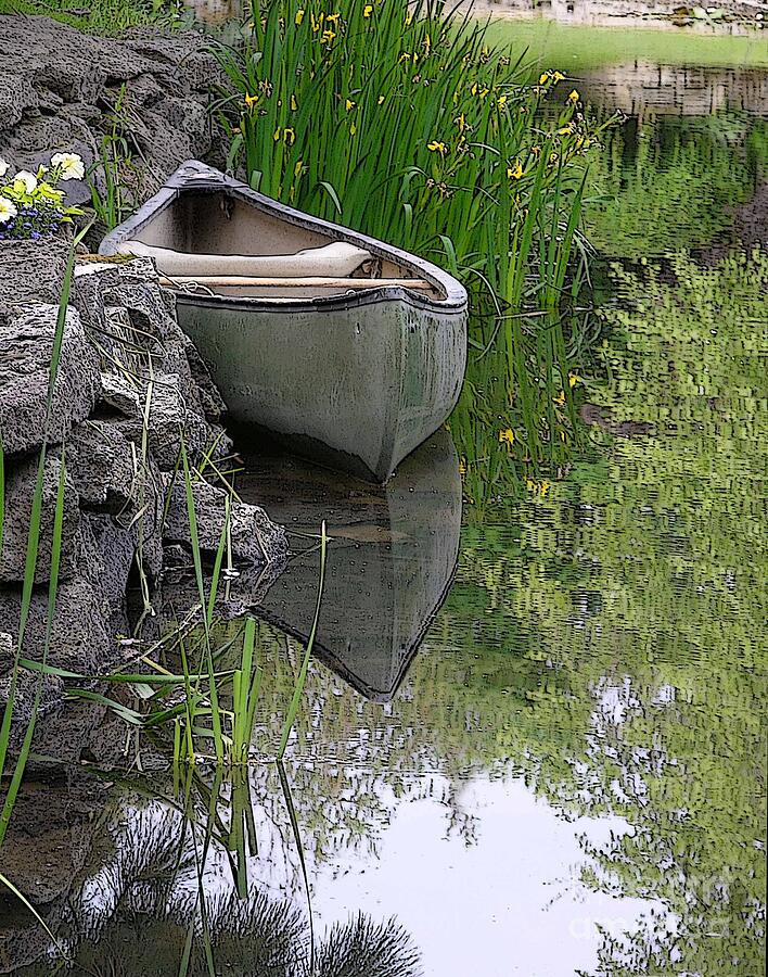 Canoe At Rest Photograph by Randall Dill
