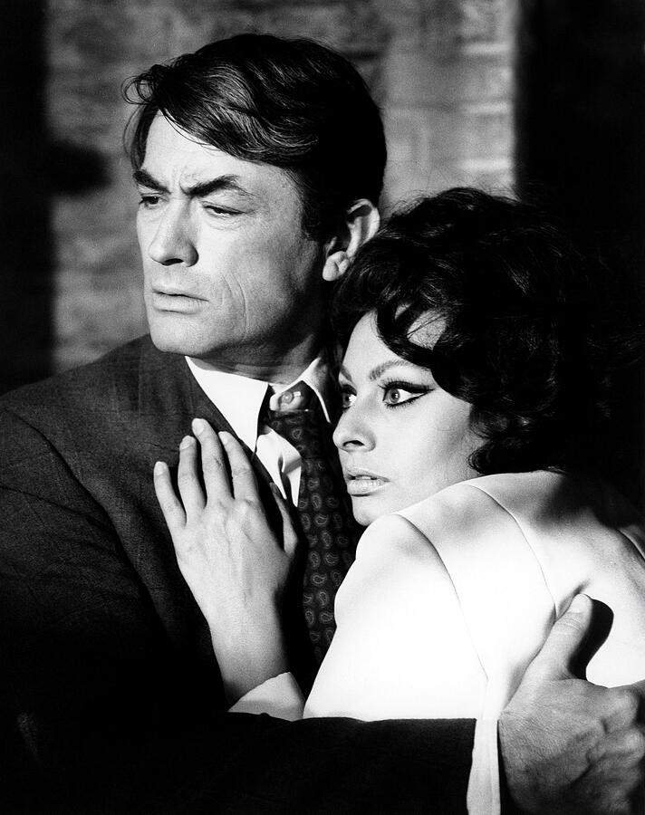 Gregory Peck and Sophia Loren in Arabesque Photograph by Everett ...