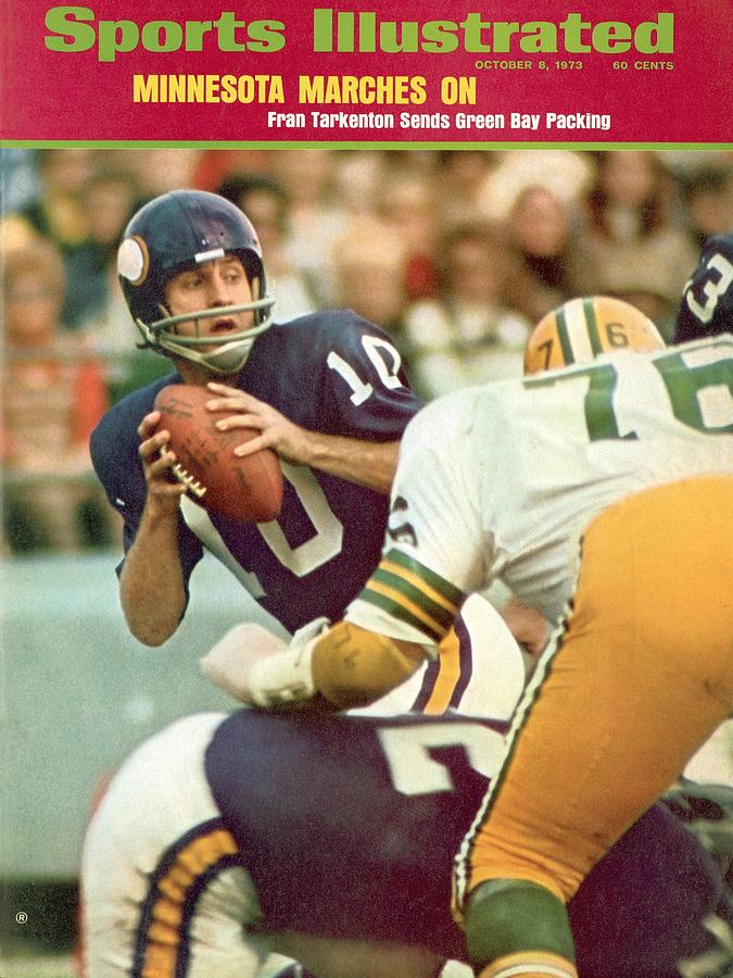 Fran Tarkenton in Action Photograph - Minneosta Vikings Qb Fran Tarkenton... Sports Illustrated Cover by Sports Illustrated