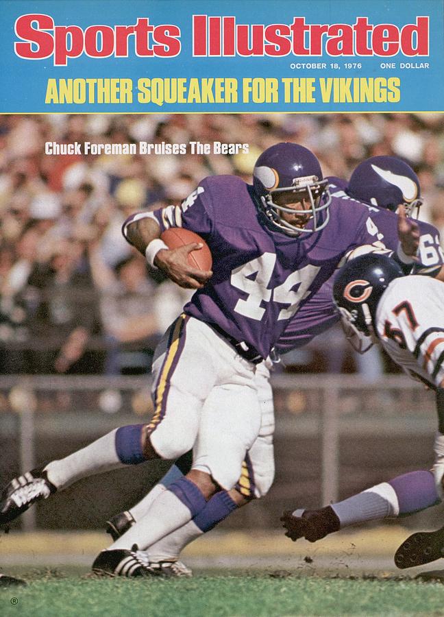 Chuck Foreman in Action Against Bears Photograph - Minnesota Vikings Chuck Foreman... Sports Illustrated Cover by Sports Illustrated
