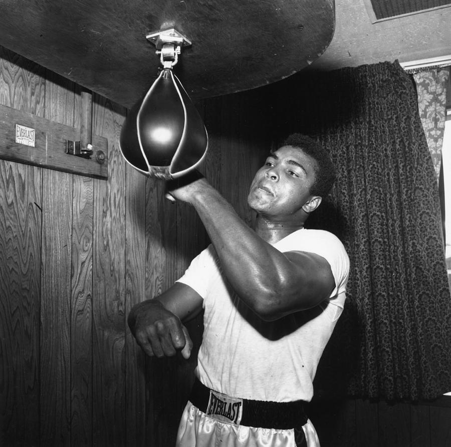 https://images.imagerenderer.com/images/artworkimages/mediumlarge/2/muhammad-ali-harry-benson.jpg