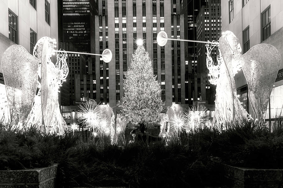 New York City, Ny, Rockefeller Center, Christmas Tree Digital Art by Claudia Uripos
