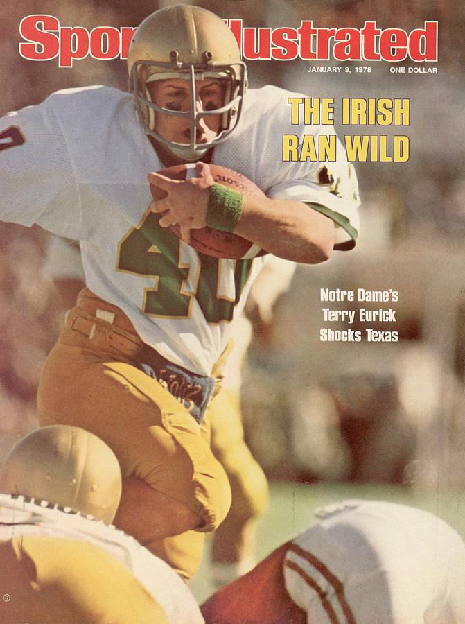 Terry Eurick Runs for Notre Dame Photograph - Notre Dame Terry Eurick, 1978 Cotton Bowl Sports Illustrated Cover by Sports Illustrated