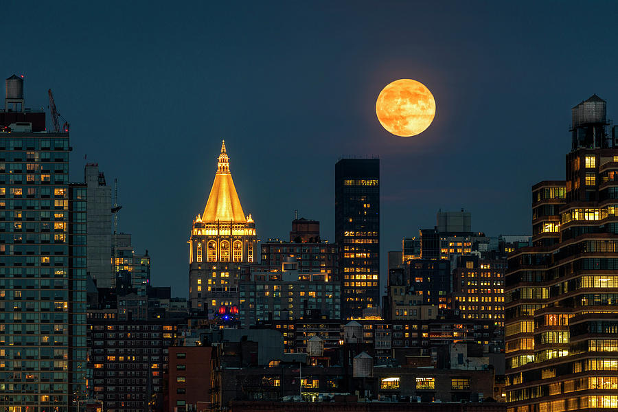 NY Life Building with Full Moon Photograph - NY Life Building Full Moon by Susan Candelario