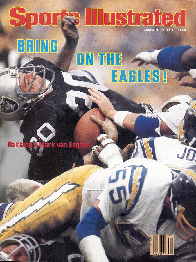 Mark van Eeghen Football Clash Photograph - Oakland Raiders Mark Van Eeghen, 1981 Afc Championship Sports Illustrated Cover by Sports Illustrated