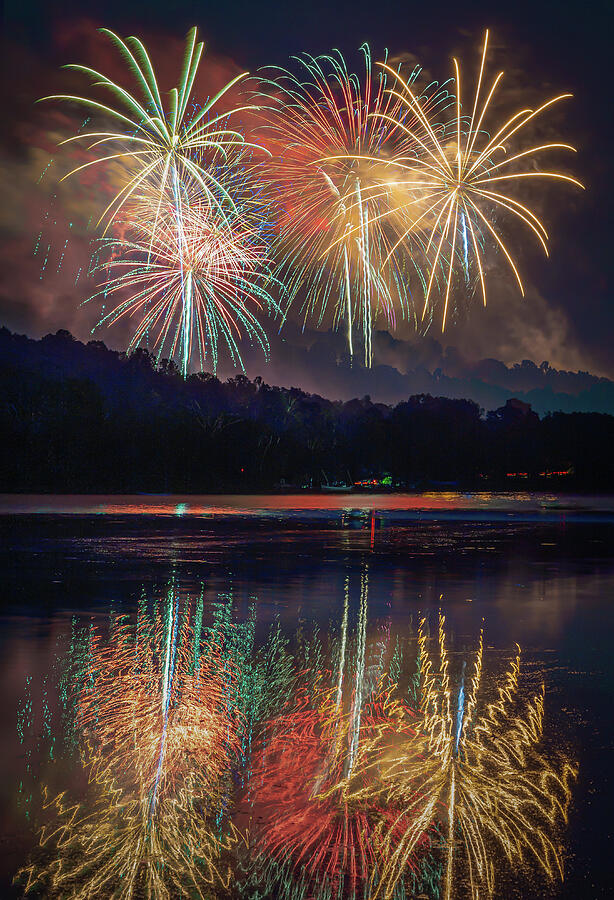 4th of July Fireworks on Lake Waramaug Photograph by Dave King