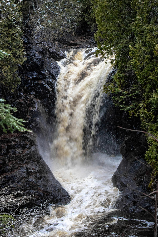 Serene Waterfall_8154 Photograph by Linda Triplett