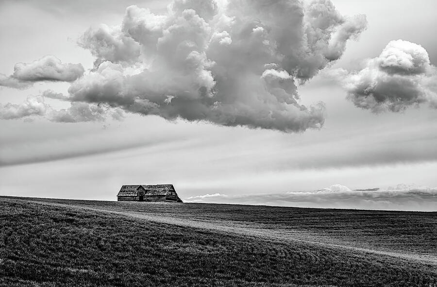 Lonely House Under Dramatic Sky Photograph - Beneath the Gathering Sky by Kevin Schwalbe