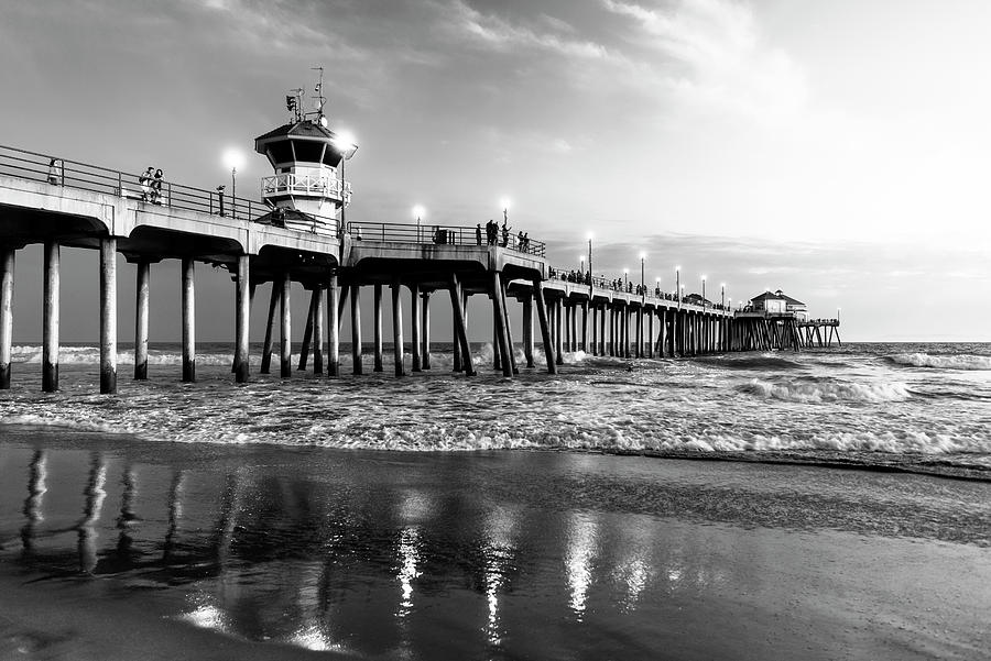Huntington Beach Pier at Dusk Photograph - Black California Series - The Huntington Beach Pier by Philippe HUGONNARD
