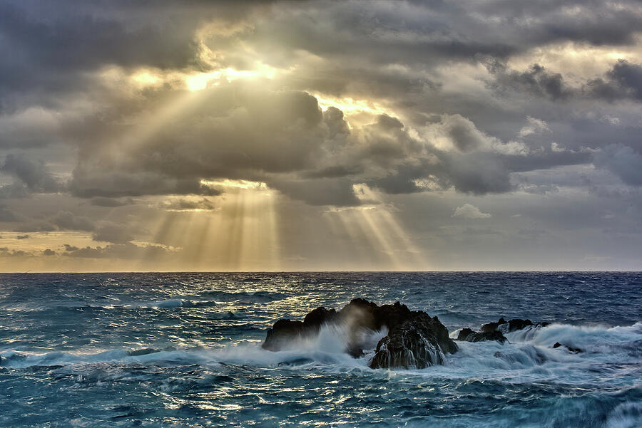 Godr Rays God Rays in Maui Photograph by Jon Glaser - Metal Posters
