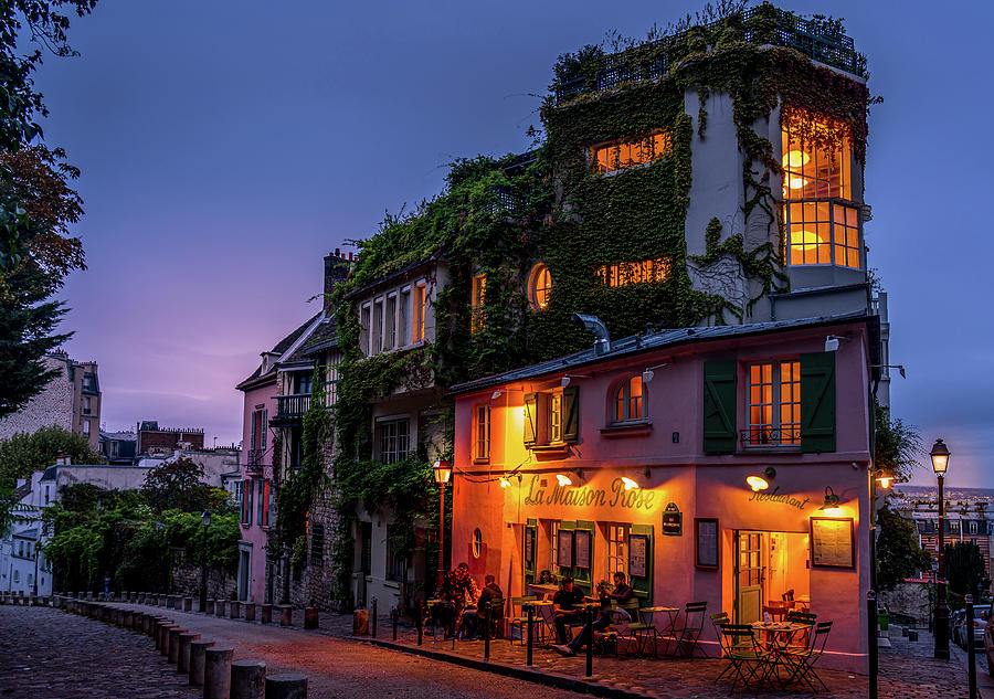 La Maison Rose in Montmartre Photograph - La Maison Rose At Night by Serge Ramelli