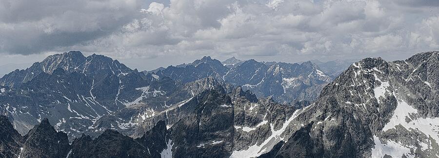 Majestic Snow-Capped Mountain Range Photograph - Majestic Snow-Capped Mountain Range by Robert Grac