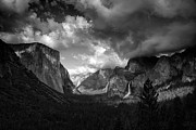 Storm Arrives in the Yosemite Valley Photograph by Raymond Salani III