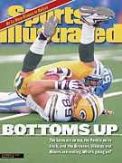 Green Bay Packers Mark Chmura... Sports Illustrated Cover Photograph by Sports Illustrated