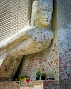 Kisses for Oscar Wilde Photograph by Steven Dos Remedios