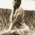 Taylor Swift drenched by rain